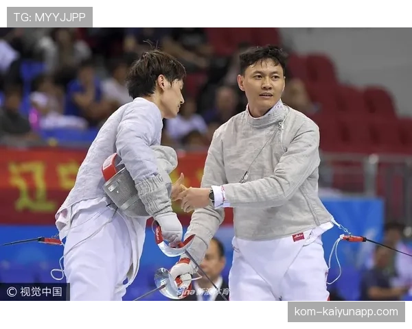 仲满赛场像铁人，下了场掏出那张卡买单的样子，把隔壁小店老板气到怀疑人生