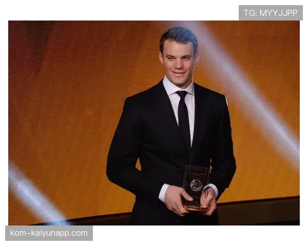 从世界杯封神到重伤沉寂：诺伊尔职业生涯的关键转折点解析