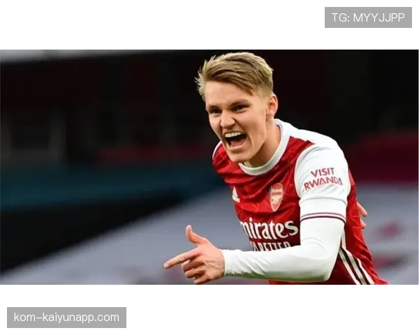 厄德高与穆西亚拉的技术风格差异：组织核心与突破手的角色分野