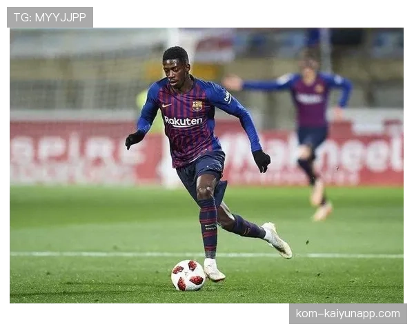 刚刷到奥斯曼·登贝莱赛场拼命冲刺，下一条是半夜豪车名表，生活反差把我笑趴了