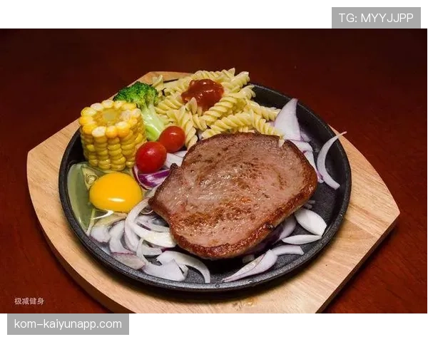 朱雪莹家的冰箱里塞满了蛋白粉，连饮料都得扫码看热量